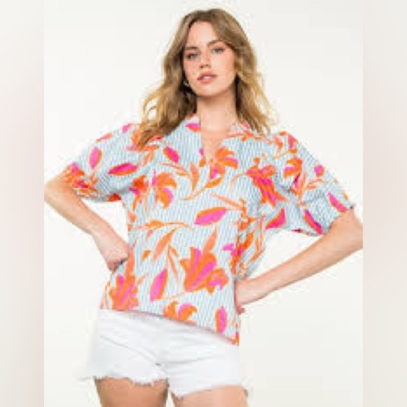 THML Tops - THML vibrant floral blouse size medium like new 🌺